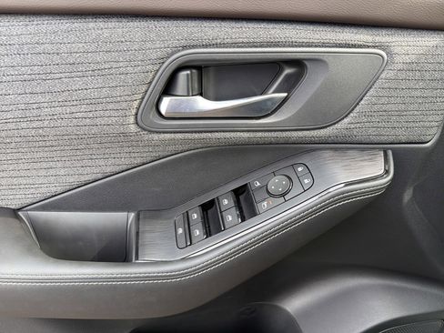 Used 2023 Nissan Rogue SV AWD/4WD image 14