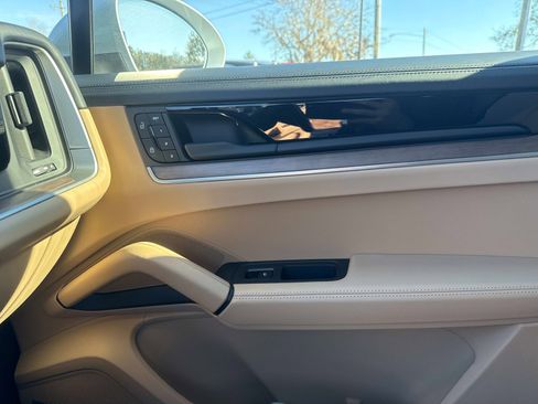 New 2026 Porsche Cayenne Base image 18