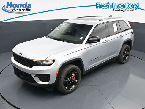 Used 2023 Jeep Grand Cherokee Altitude AWD/4WD image 26