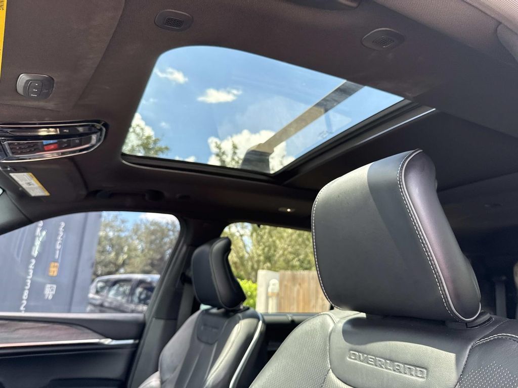 Used 2021 Jeep Grand Cherokee L Overland w/ Luxury Tech Group IV RWD image 30