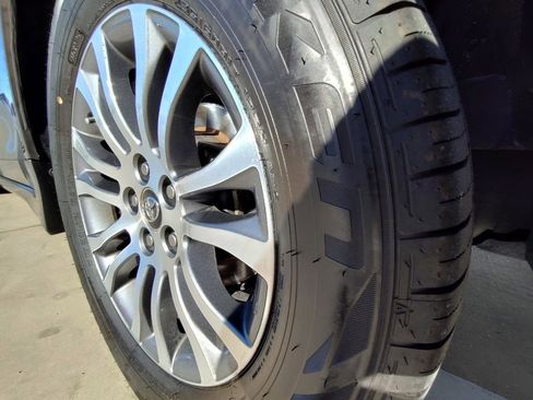 Used 2018 Toyota Sienna XLE w/ XLE Navigation Package image 12