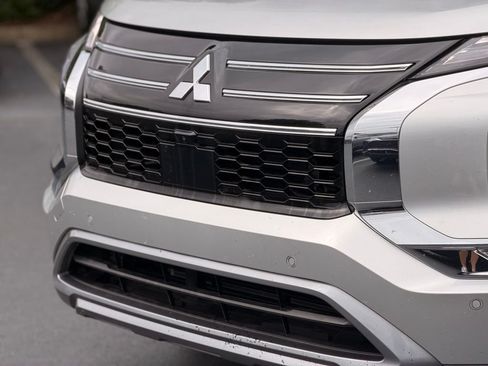 Used 2025 Mitsubishi Outlander SE FWD image 8
