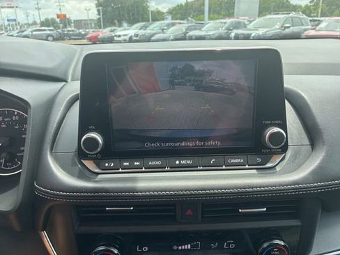 Used 2025 Nissan Rogue SV FWD image 26