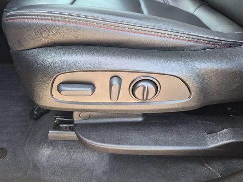 Used 2023 Chevrolet Traverse RS FWD image 12