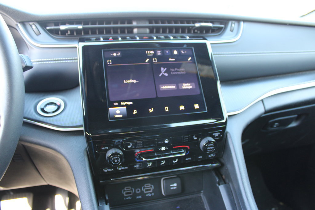 Used 2024 Jeep Grand Cherokee Altitude AWD/4WD image 23
