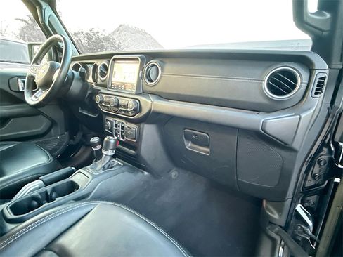 Used 2022 Jeep Wrangler Unlimited Sahara w/ Cold Weather Group image 33