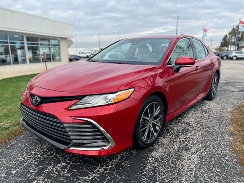 Used 2023 Toyota Camry XLE FWD image 4