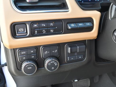 Used 2024 Chevrolet Tahoe Premier w/ Premium Package AWD/4WD image 17