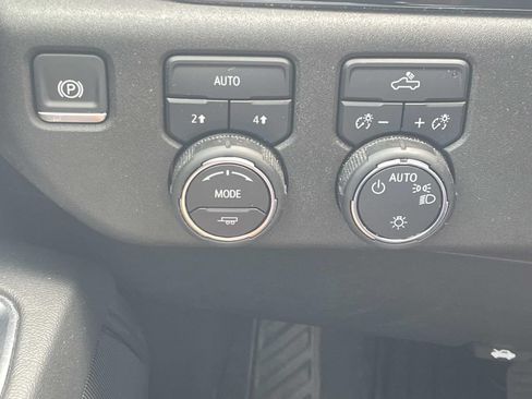 Certified 2025 Chevrolet Silverado 1500 LT AWD/4WD image 27