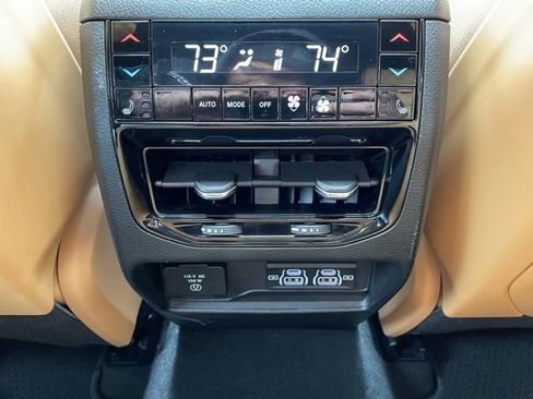 Used 2025 Jeep Grand Cherokee Summit w/ Obsidian Package AWD/4WD image 25