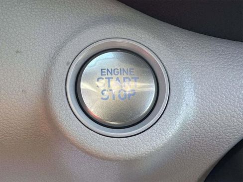 Used 2025 Hyundai Venue SEL image 19