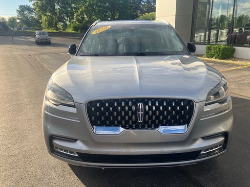 Used 2020 Lincoln Aviator Grand Touring w/ Elements Package Plus AWD/4WD image 2
