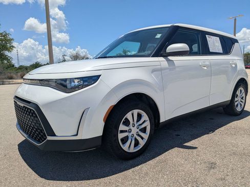 Certified 2023 Kia Soul LX FWD image 9