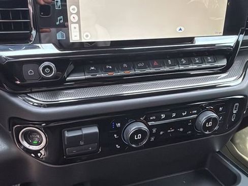 Used 2024 Chevrolet Silverado 1500 ZR2 w/ Technology Package image 30