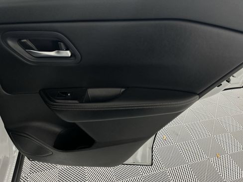 Certified 2024 Nissan Rogue SV FWD image 31