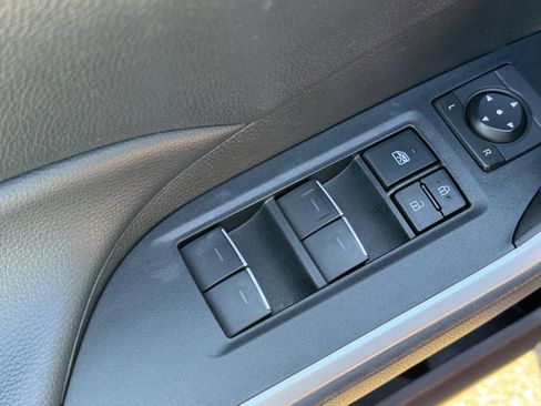 Used 2022 Toyota RAV4 XLE image 16