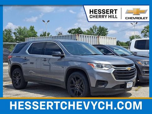 Used 2021 Chevrolet Traverse LS FWD image 1