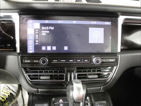 Used 2019 Porsche Macan S image 18