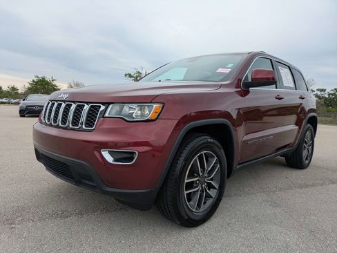 Used 2019 Jeep Grand Cherokee Laredo w/ Laredo X Package AWD/4WD image 9