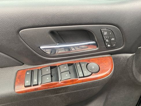 Used 2011 Chevrolet Avalanche LTZ image 12