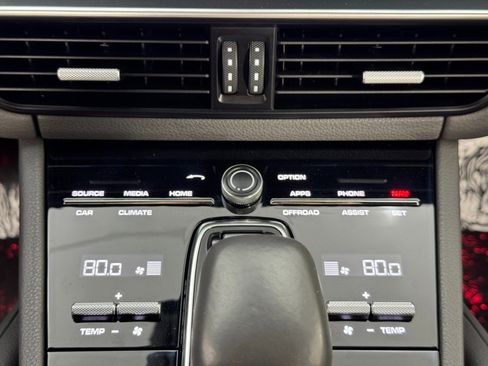 Used 2019 Porsche Cayenne image 30