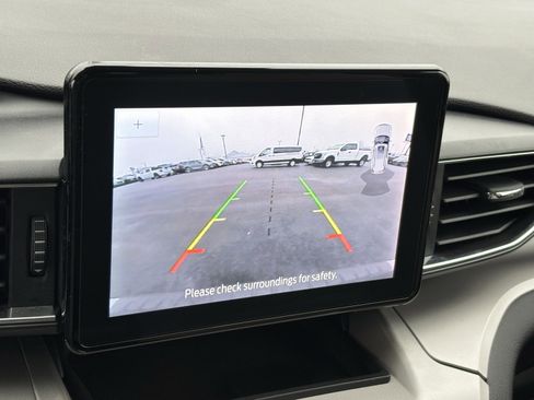 Used 2023 Ford Explorer XLT w/ Equipment Group 202A image 4