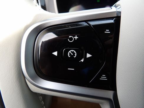 New 2026 Volvo XC60 B5 Ultra w/ Protection Package Premier AWD/4WD image 19