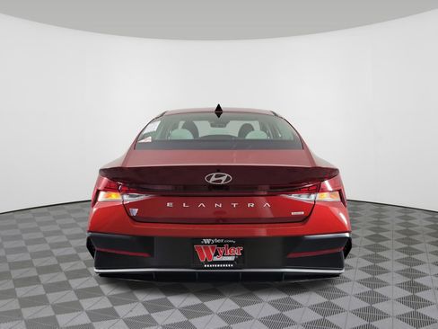New 2025 Hyundai Elantra Limited image 37
