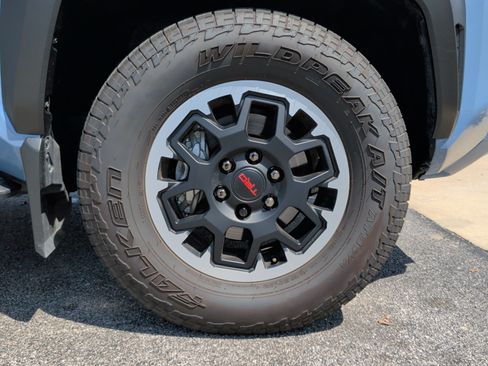 Used 2025 Toyota 4Runner TRD Off-Road Premium AWD/4WD image 14