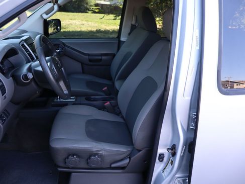 Used 2015 Nissan Xterra S image 19