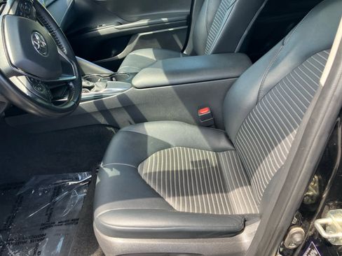 Used 2020 Toyota Camry SE w/ Carpet Mat Package FWD image 8