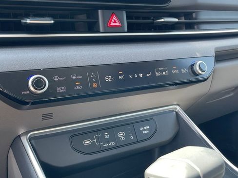 New 2026 Kia Carnival EX image 16