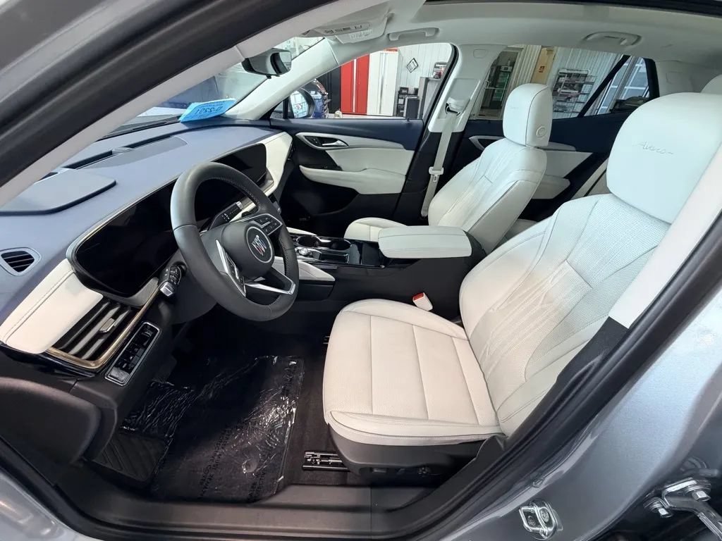 Used 2025 Buick Envision Avenir AWD/4WD image 11