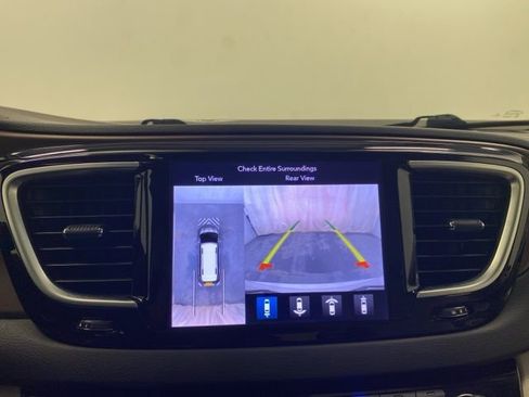 Used 2018 Chrysler Pacifica Touring-L Plus w/ Advanced Safetytec Group image 11