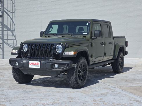Used 2022 Jeep Gladiator Willys image 4