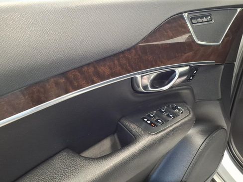 Used 2016 Volvo XC90 T6 Momentum w/ Momentum Plus Package AWD/4WD image 8
