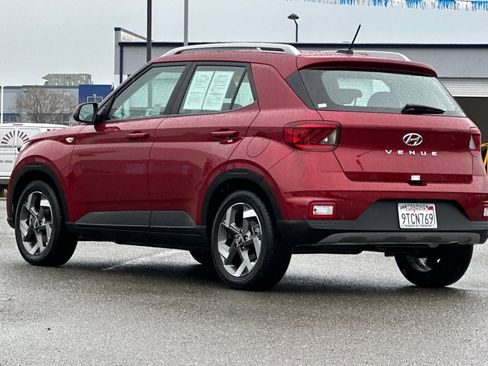 Used 2025 Hyundai Venue SEL image 6