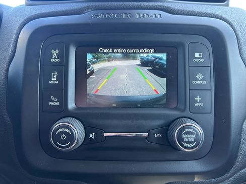 Used 2016 Jeep Renegade Latitude image 19