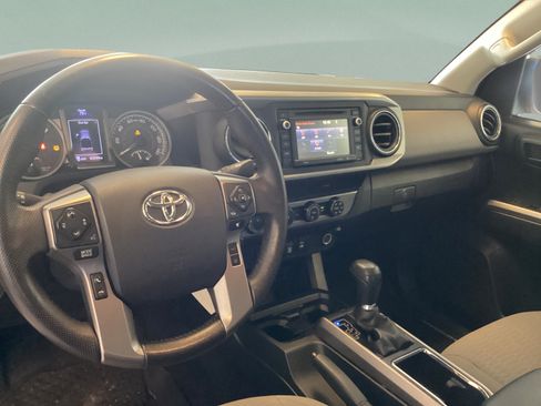 Used 2019 Toyota Tacoma SR5 AWD/4WD image 32