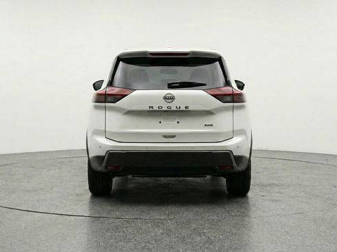 Used 2025 Nissan Rogue SV image 6