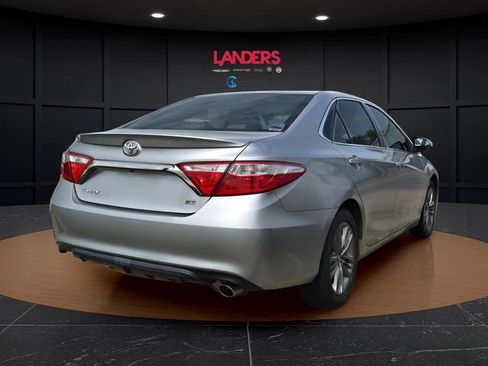 Used 2016 Toyota Camry SE FWD image 4