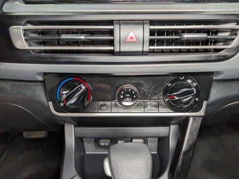 Used 2022 Kia Seltos LX AWD/4WD image 30
