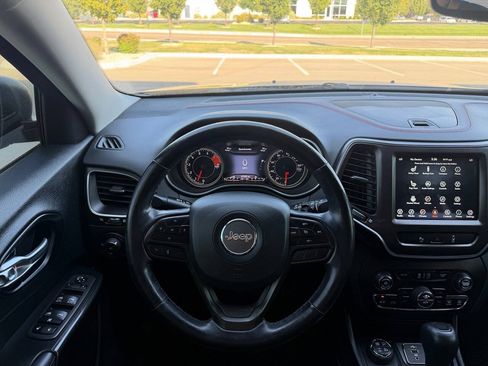 Used 2021 Jeep Cherokee Trailhawk AWD/4WD image 29