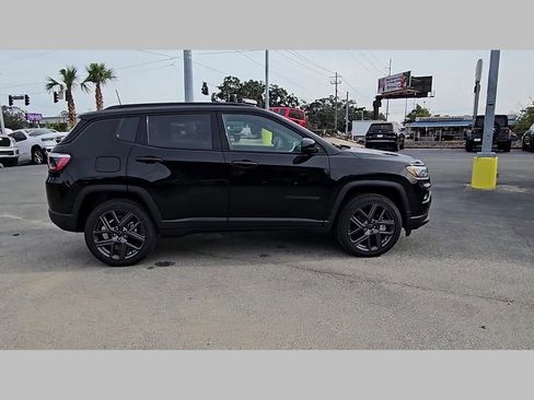 New 2026 Jeep Compass Latitude image 32