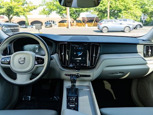 Used 2019 Volvo XC60 T6 Inscription w/ Protection Package AWD/4WD image 10