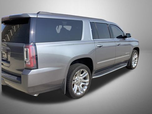 Used 2020 GMC Yukon XL SLT w/ Premium Edition AWD/4WD image 3