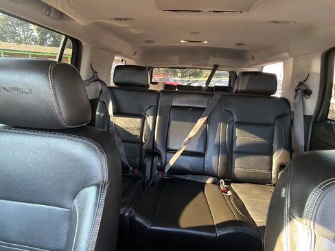 Used 2015 GMC Yukon Denali w/ Premium Package AWD/4WD image 9