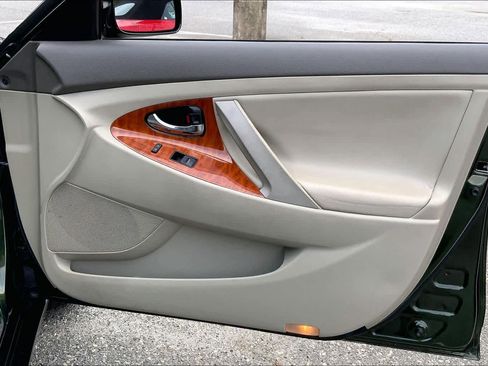 Used 2011 Toyota Camry XLE w/ XLE Extra-Value Pkg #1 FWD image 21