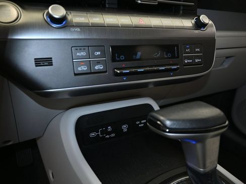 Used 2025 Hyundai Kona SEL AWD/4WD image 26
