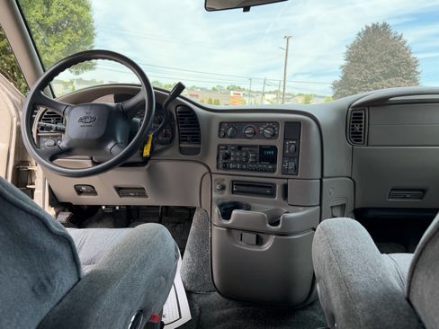 Used 2003 Chevrolet Astro RWD image 28
